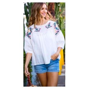 ✌🏼 #4018 Embroidered Beautiful Playful Top